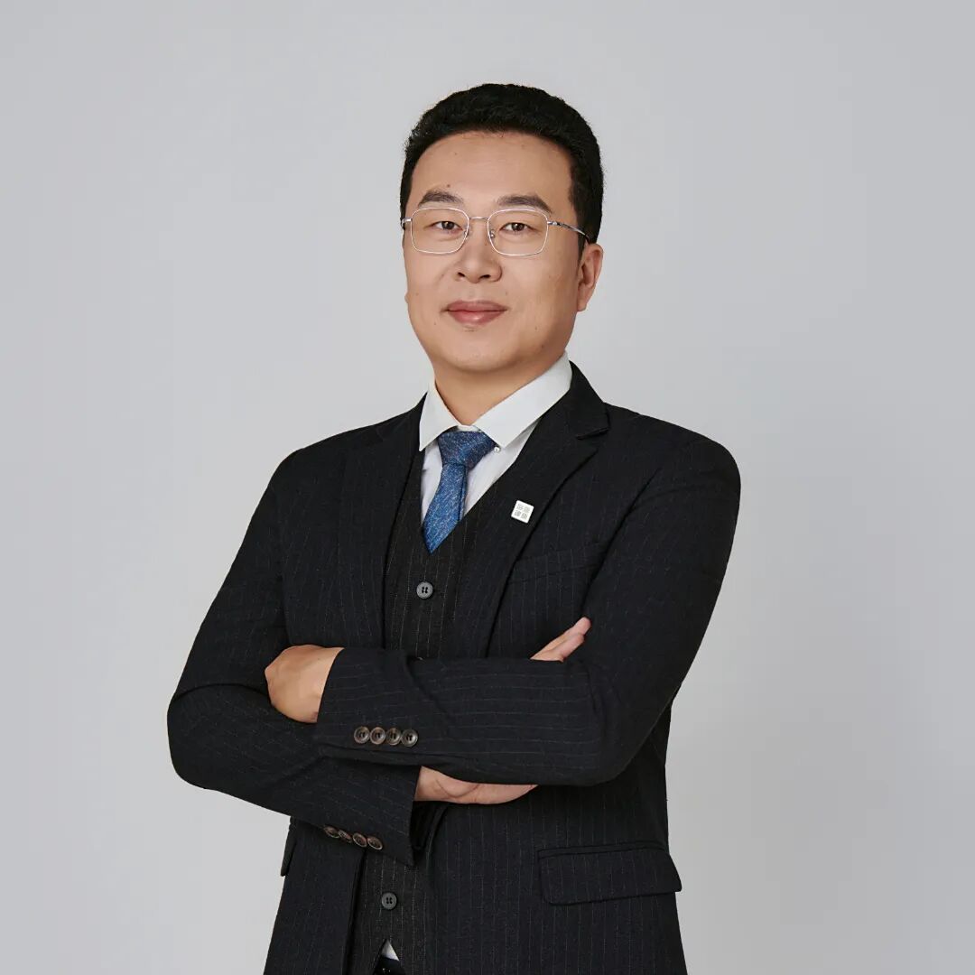 李嘉.jpeg